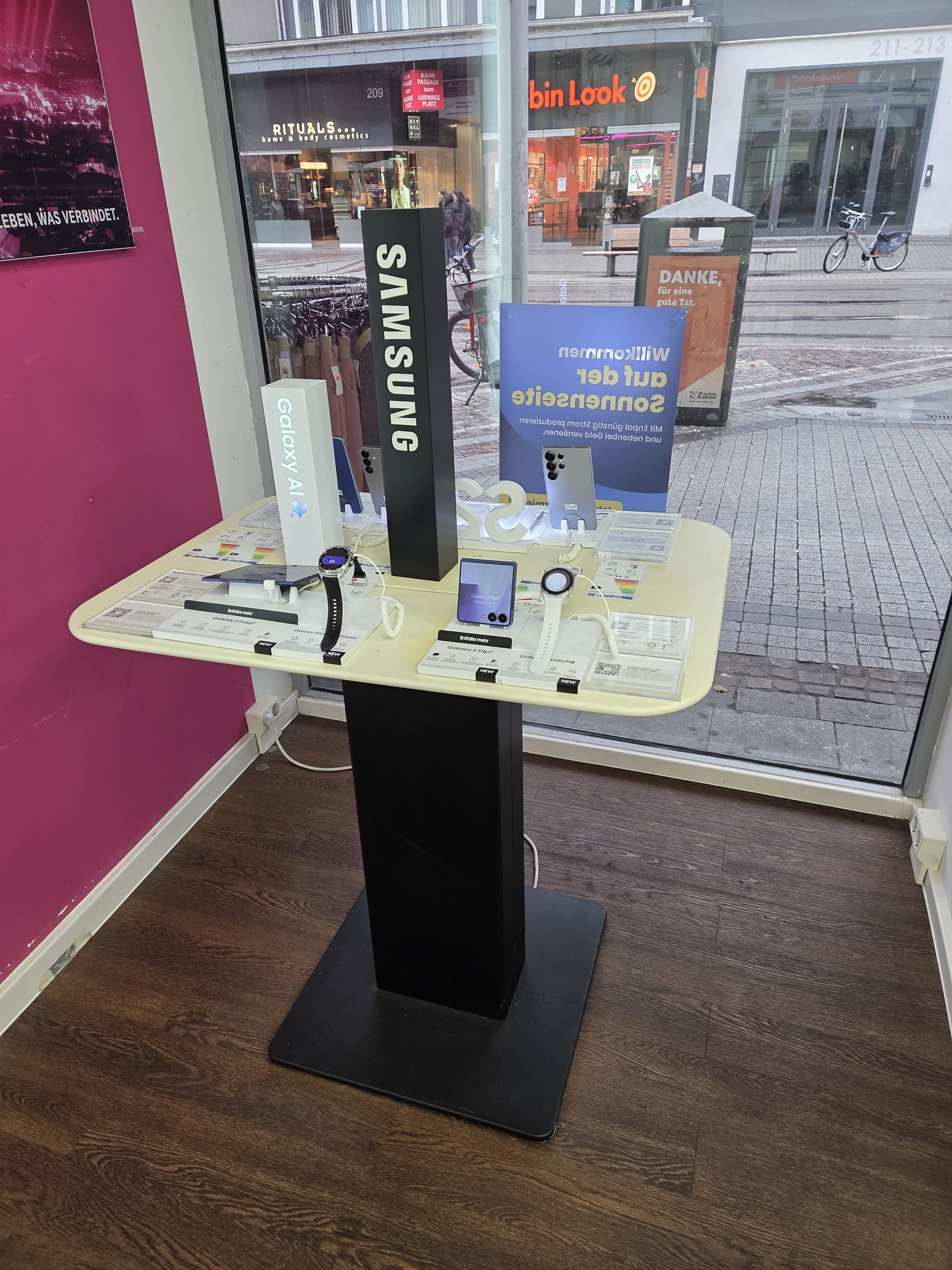 Mobilfunkshop Karlsruhe – Shopansicht 3
